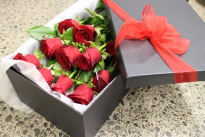 12 Boxed Fresh Red Roses
