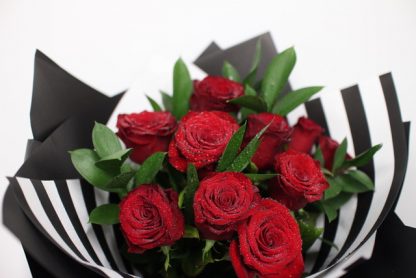 12 Fresh Red Roses